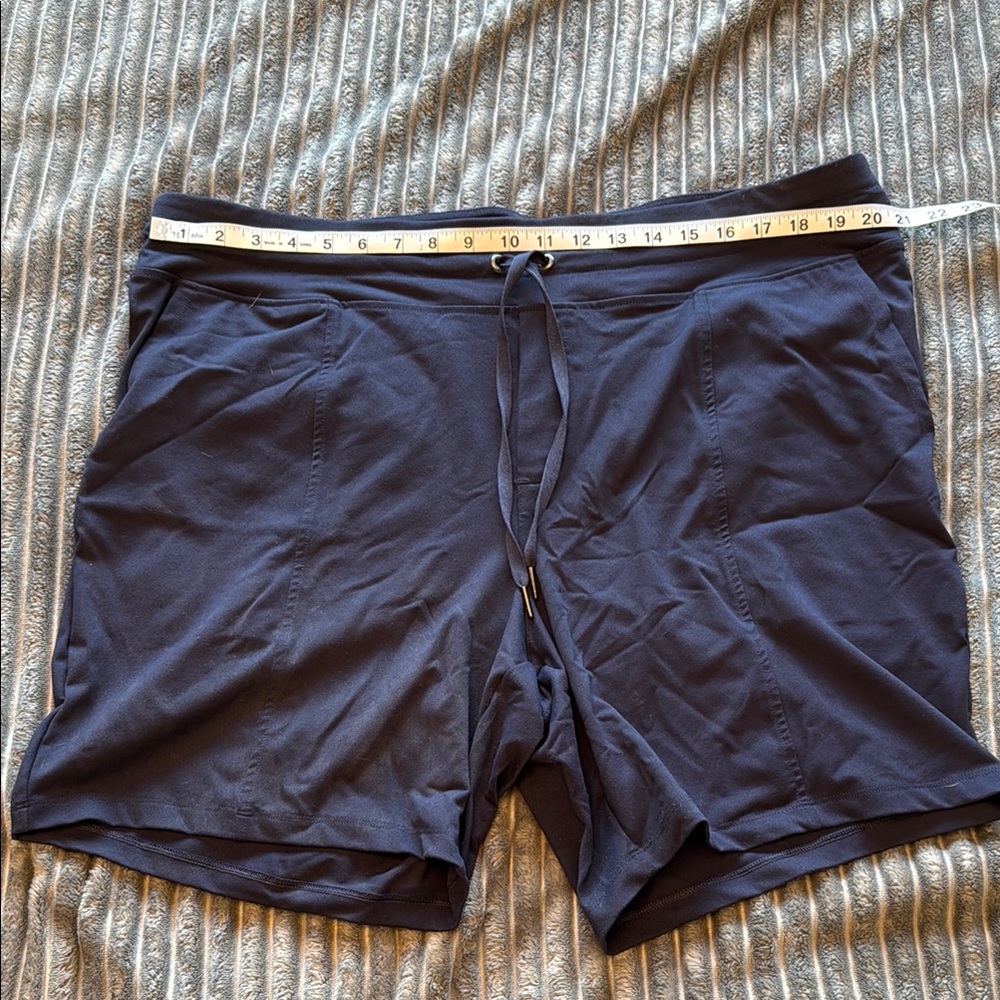 Hyba (from Reitmans) activewear shorts. Sz 2X